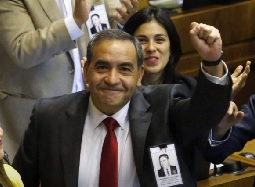 Fidel Espinoza asume como nuevo presidente de la cámara de diputados 