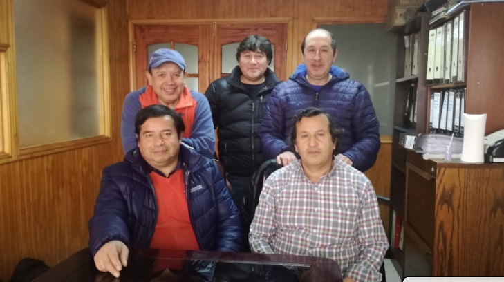 Pescadores de Hualaihue presentan demanda en Tribunal Ambiental por escape de salmones