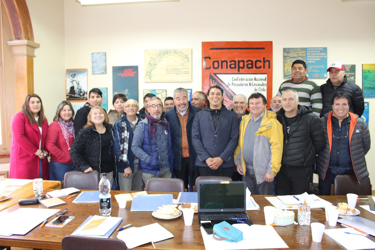 Presidente de la Comisión de Pesca compromete trabajo en conjunto y en terreno con pescadores de Conapach