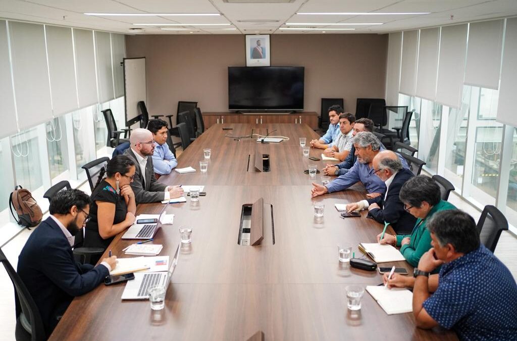 Pescadores Artesanales se reúnen con el Ministro Giorgio Jackson para dialogar sobre la Ley Lafquenche